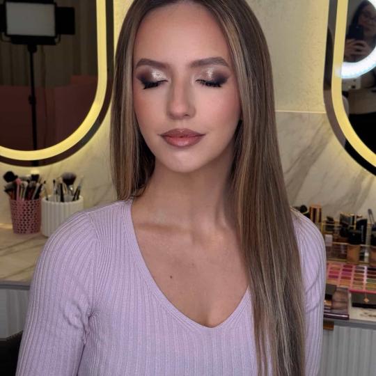 Ivana Vit #beograd Make-up / šminkanje Profesionalno šminkanje za apsolventsko veče Full glam sa 