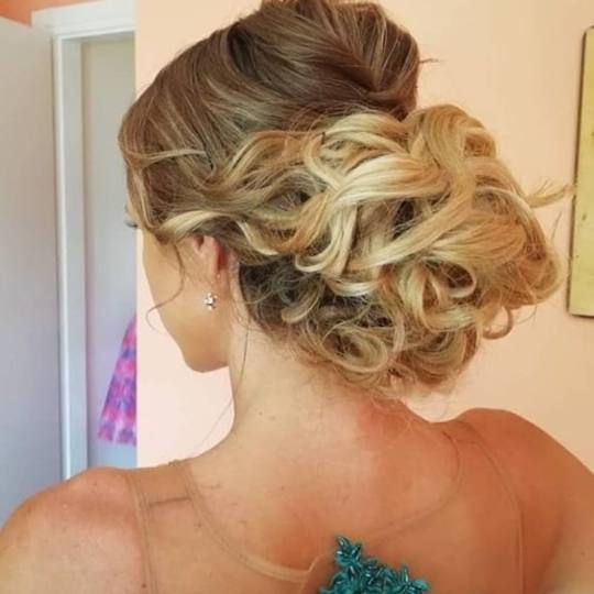 Studio Lady N #beograd Svečane i frizure za svadbu Svečana frizura - kosa srednje dužine 💞