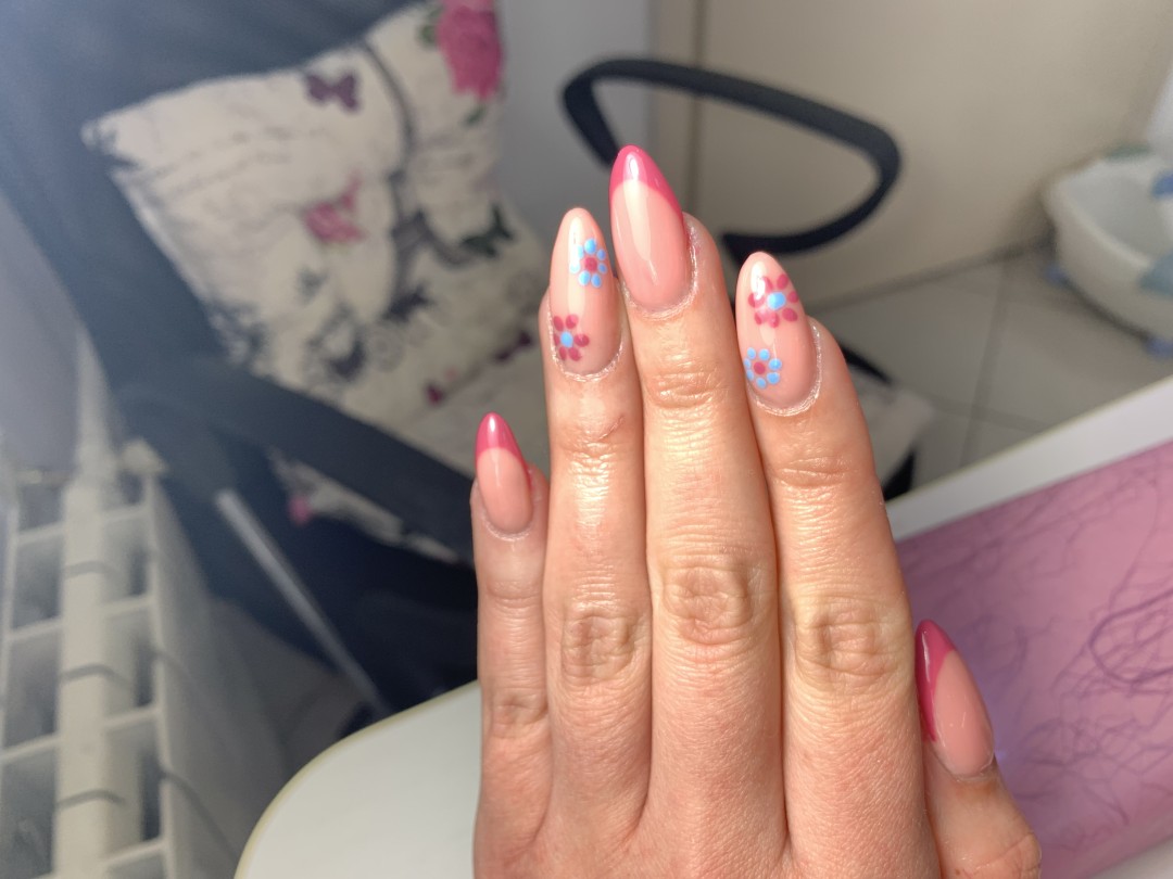 Izlivanje noktiju gelom - M dužina - Studio Maggie, Beograd Izlivanje noktiju Nokti Izlivanje noktiju, Beograd, Krnjača, Ovča, Kotež, Borča