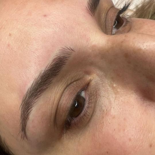 Bellezza Atelier #beograd Microblading je tehnika iscrtavanja dlačica koja postiže najprirodniji i