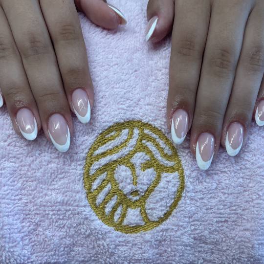 Grkinja Beauty Studio #krusevac Izlivanje noktiju Izlivanje noktiju gelom - dugi nokti