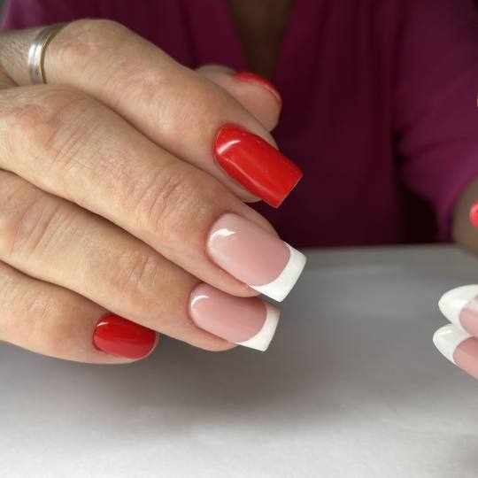 Bling Bling Nails and Lashes #beograd Izlivanje noktiju Izlivanje noktiju gelom + french