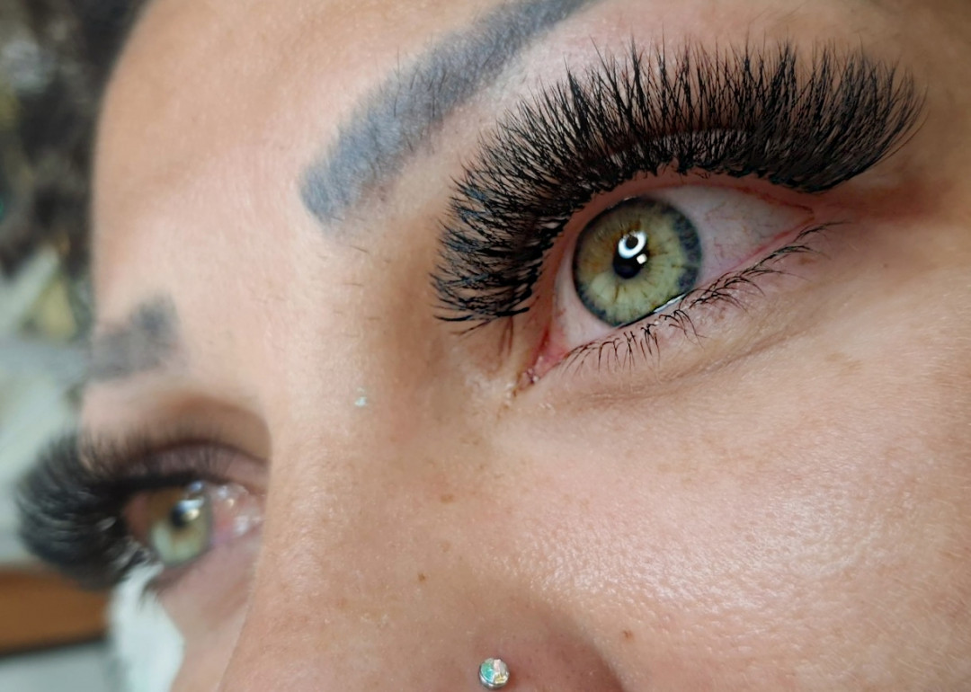 Gloss studio #nis Nadogradnja trepavica Nadogradnja svilenih trepavica - ruski volumen