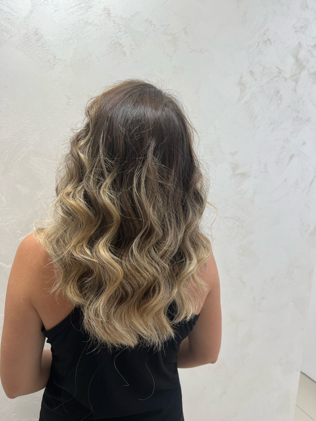 Feniranje na lokne / talase - kosa srednje dužine - GM Beauty studio, Beograd Uvijanje, lokne i talasi Frizerski saloni Uvijanje, lokne i talasi, Beograd, Banovo brdo