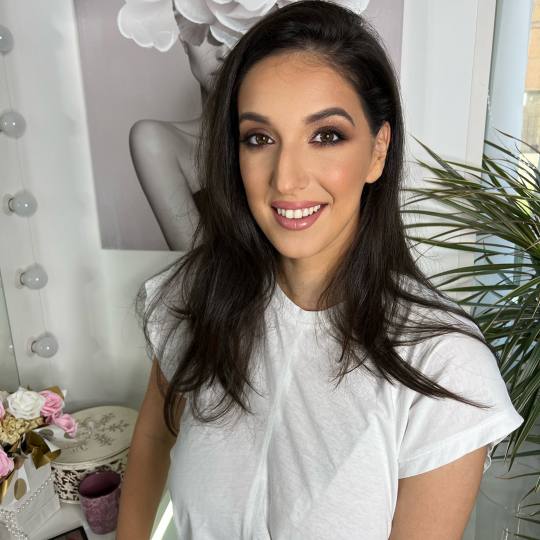 Skinlift Beauty Centar #nis Make-up / šminkanje Profesionalno šminkanje + veštačke trepavice