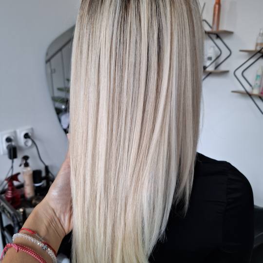 Lucky Charm #novisad Žensko šišanje Žensko šišanje + feniranje - duga gusta kosa Pramenovi,sis