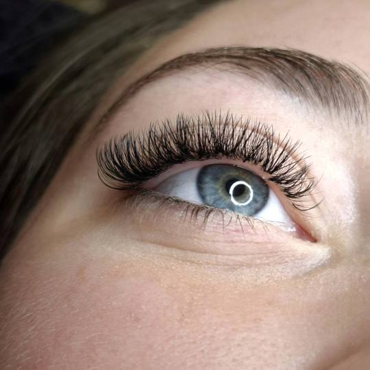 Beauty Studio by Milica Pavlović #beograd Nadogradnja trepavica Korekcija nadogradnje svilenih trep