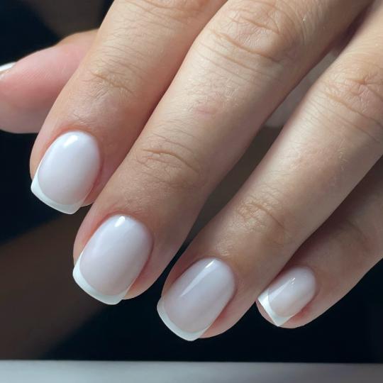 Nails Studio #beograd Ojačavanje noktiju Gel lak / rubber baza