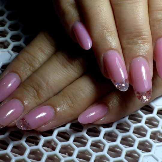 Krispy tattoo & nails usluga