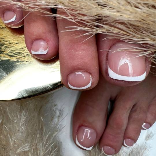 44. Beauty Concept #beograd Estetski pedikir Pedikir + gel lak