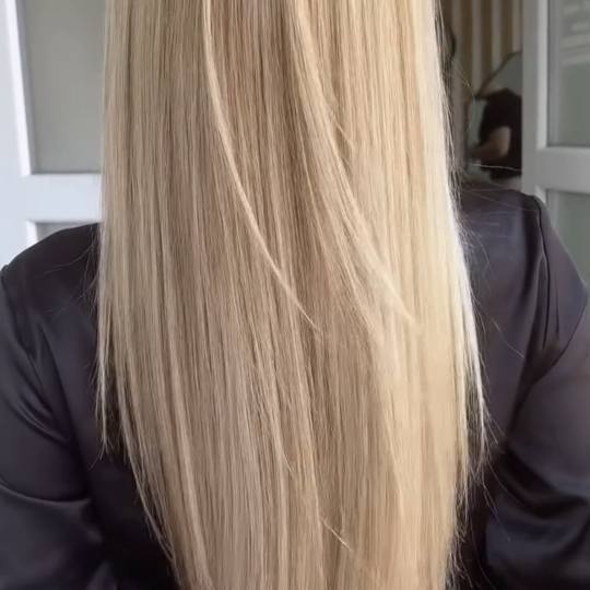 Jelena Marinković #beograd Žensko šišanje Žensko šišanje - ekstra duga kosa Ravno, stepenasto