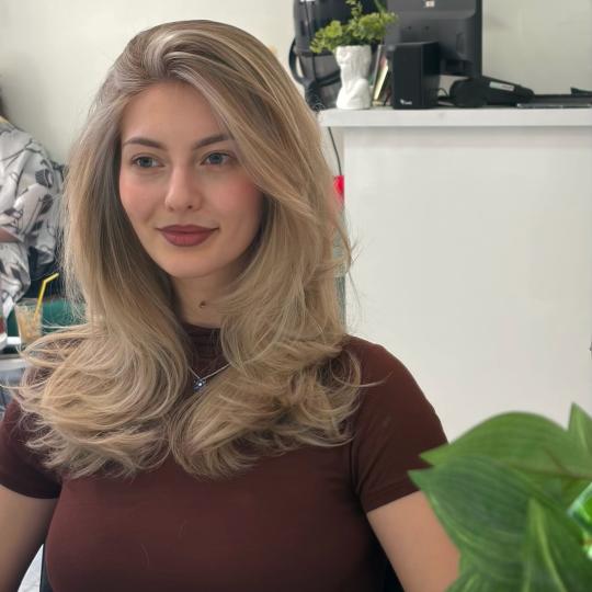 Atelje Glossy Hair #beograd Farbanje kose Blowout cut