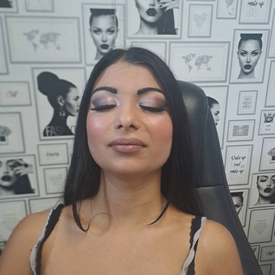 Primadonna Jelena #pancevo Make-up / šminkanje Profesionalno šminkanje + veštačke trepavice