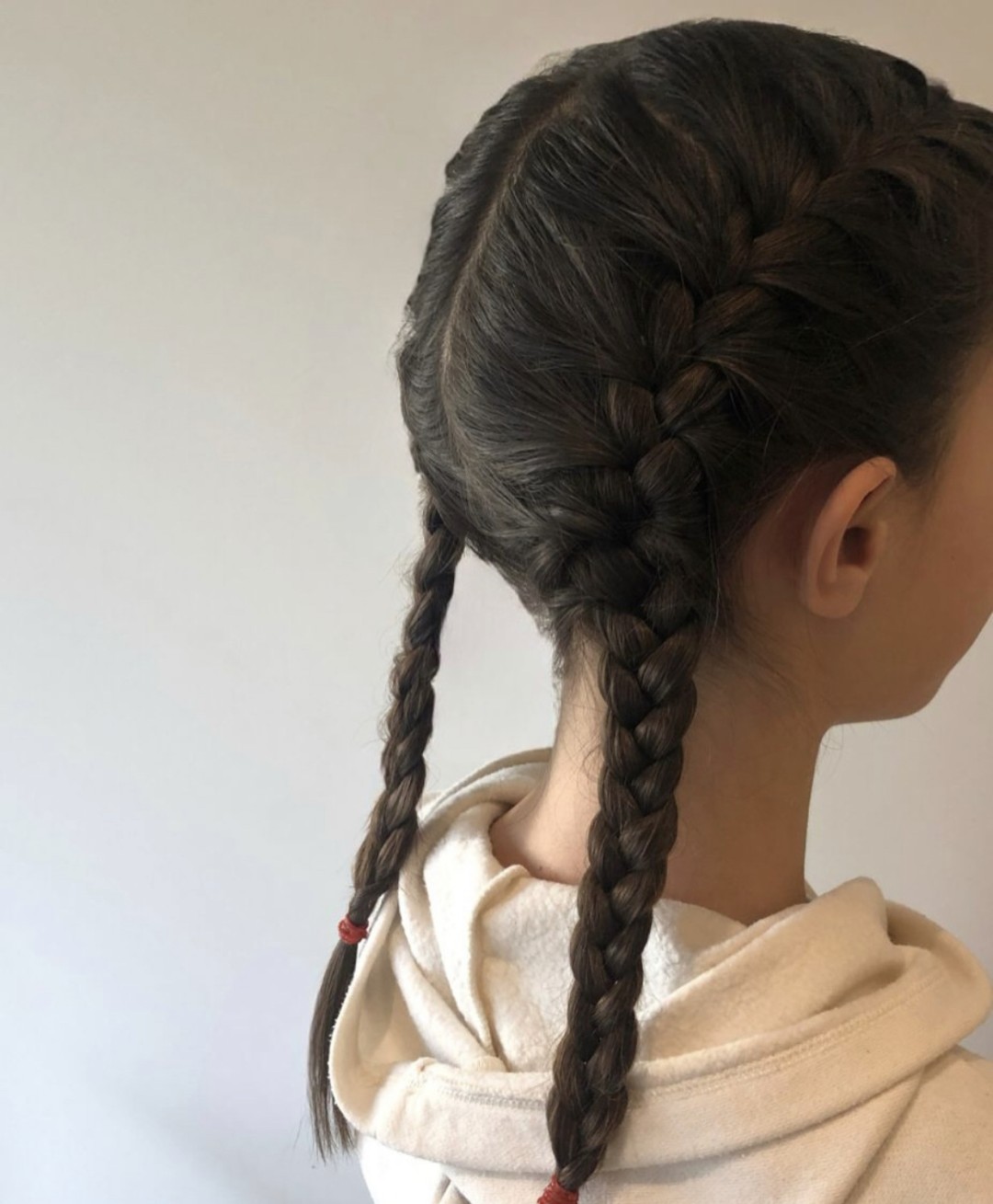 Blush hair studio #beograd Svečane i frizure za svadbu Riblja kost - kosa srednje dužine