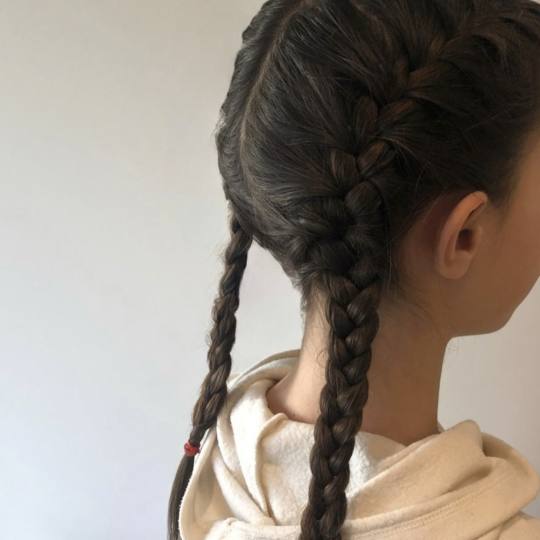 Blush hair studio #beograd Svečane i frizure za svadbu Riblja kost - kosa srednje dužine