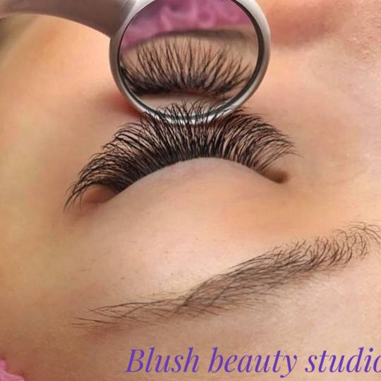 Blush Beauty Studio #beograd Nadogradnja trepavica Nadogradnja svilenih trepavica - mix