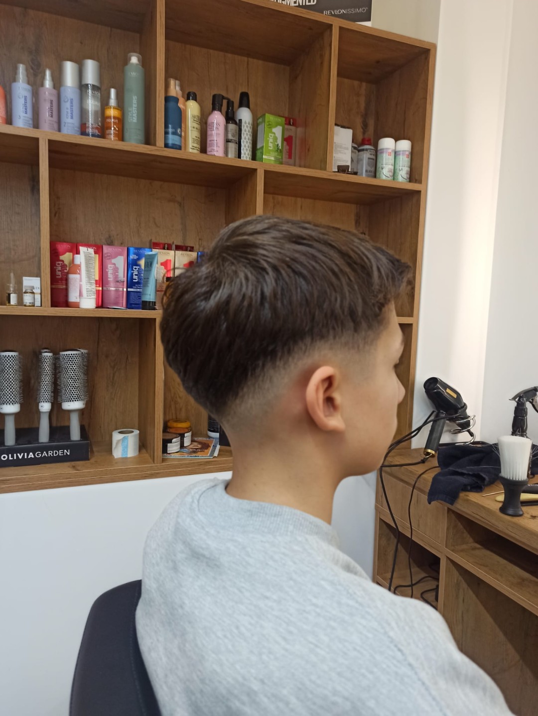 Muško šišanje + pranje kose - Studio Eleven Ladies&Gentlemen, Beograd Muško šišanje Muški frizeri Muško šišanje, Beograd, Zvezdara