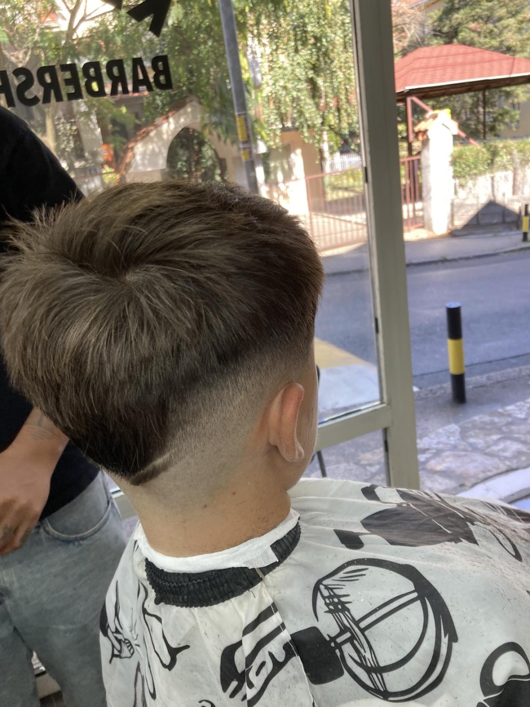 Muško šišanje - fade - Ke Lo Ké, Beograd Muško šišanje Muški frizeri Muško šišanje, Beograd, Kanarevo brdo, Miljakovac, Rakovica, Resnik