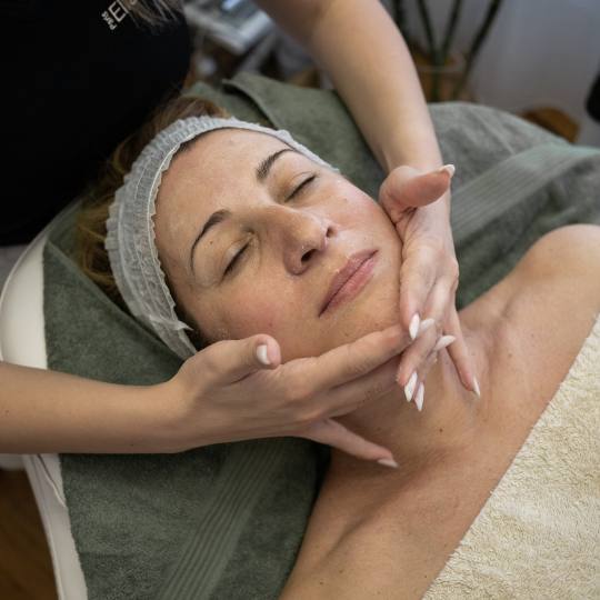 Iva Beauty Lab 2 #beograd Tretman lica Osnovna ruska masaža Ruska masaža lica je specifična miofa