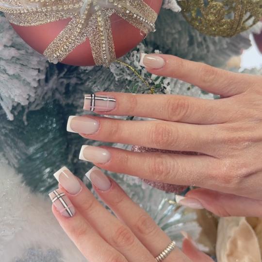 Fancy Girls #beograd Izlivanje noktiju Izlivanje noktiju gelom - M dužina