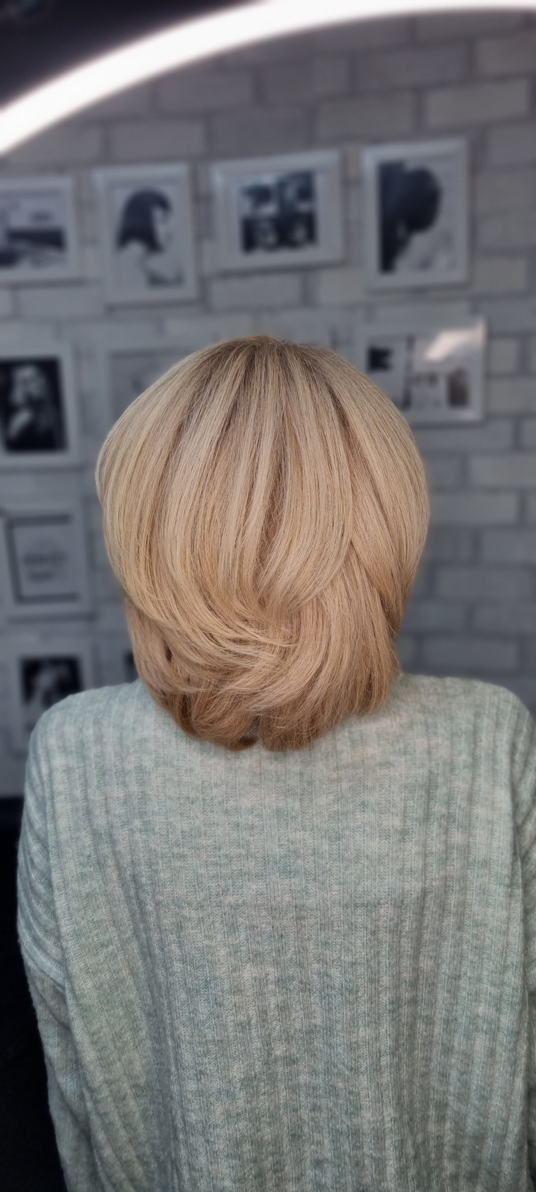 Royal Cut by Pro Cut #beograd Žensko šišanje Žensko šišanje + feniranje na ravno / lokne - kosa srednje dužine