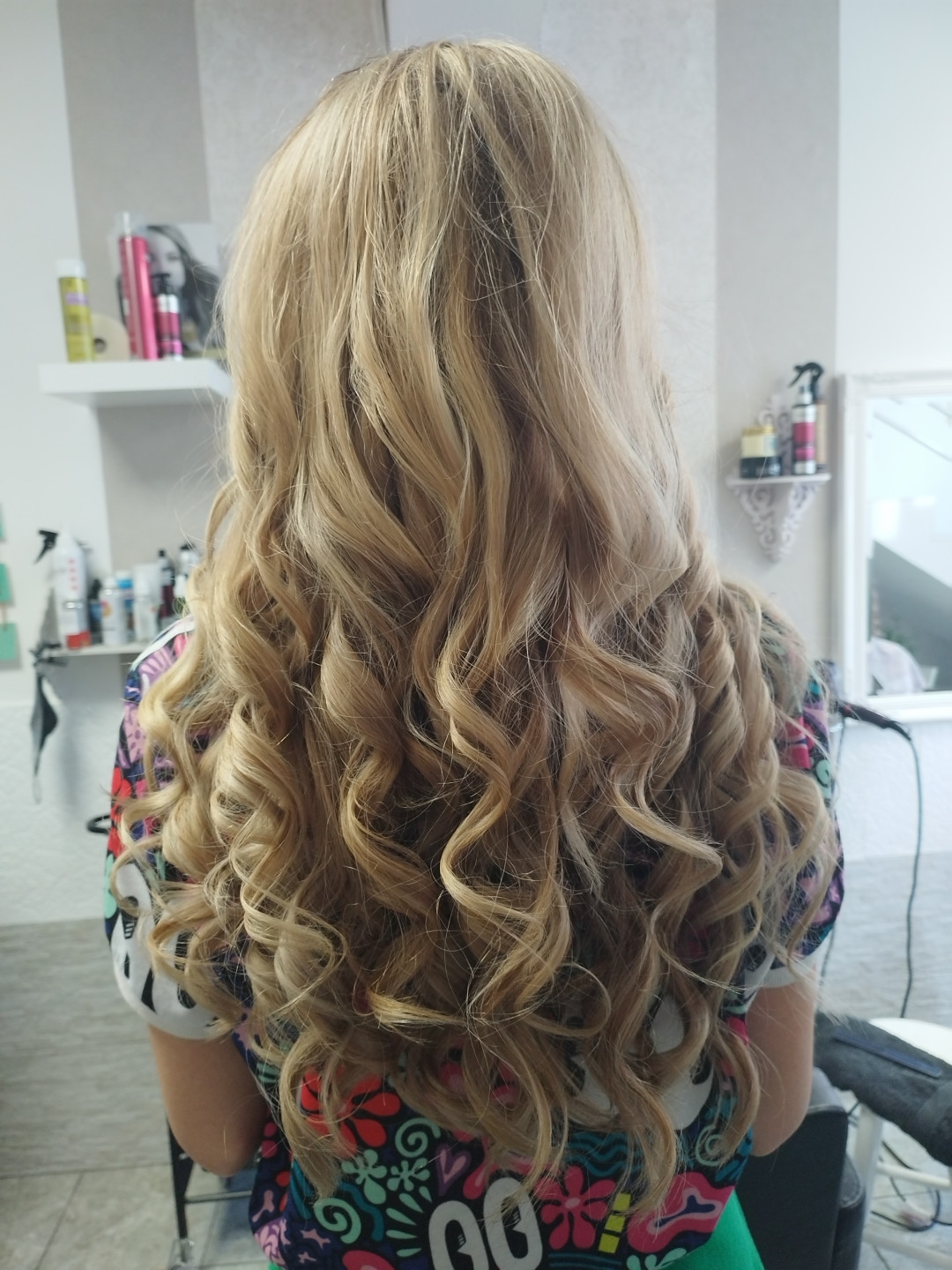 Beauty in Style DM #novisad Uvijanje, lokne i talasi Lokne na peglu - duga kosa