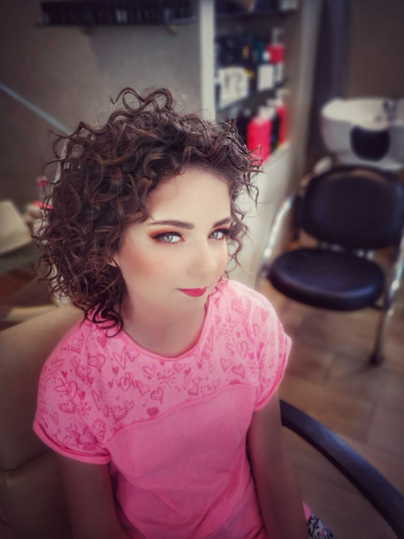 Profesionalno šminkanje + svečana frizura + manikir / trajni lak - za maturante - Bibi beauty centar, Beograd Svečane i frizure za svadbu Frizerski saloni Svečane i frizure za svadbu, Beograd, Banovo brdo
