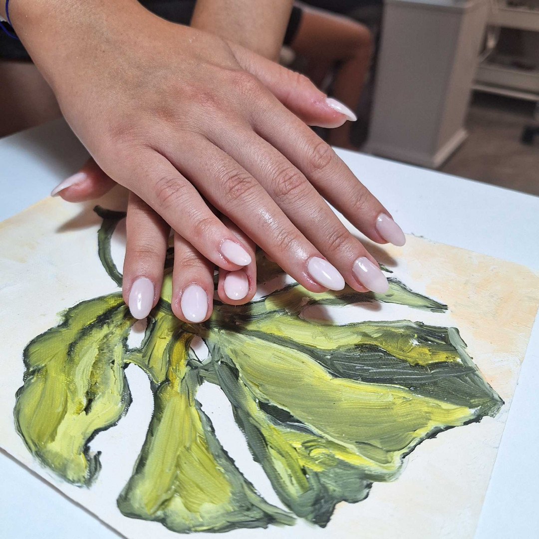 Monstera beauty salon #beograd Izlivanje noktiju Izlivanje noktiju gelom - M dužina noktiju