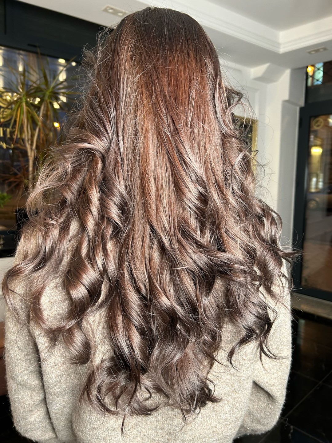 Esthetique Privé #beograd Nega i ojačavanje kose Black Caviar tretman + talasi na presu