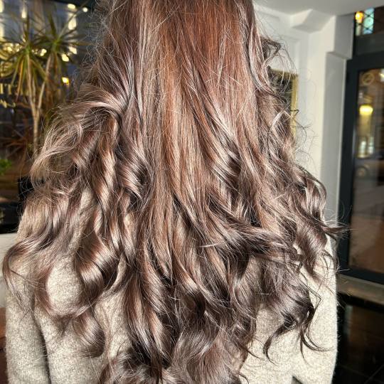 Esthetique Privé #beograd Nega i ojačavanje kose Black Caviar tretman + talasi na presu