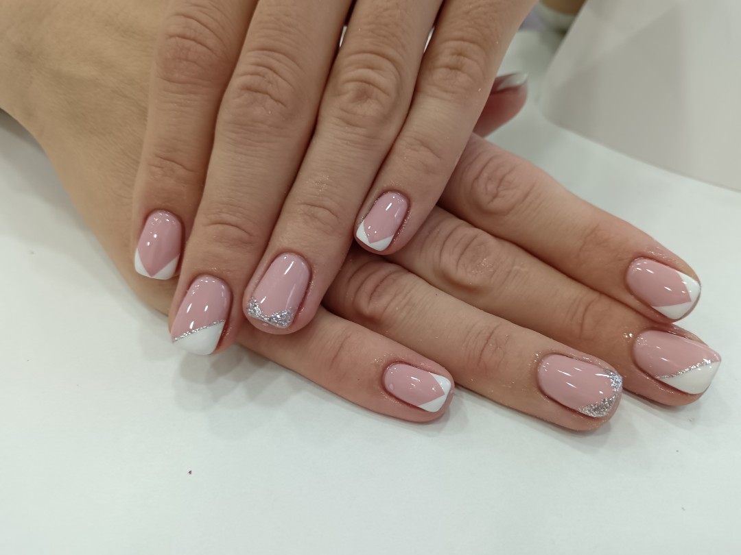 Korekcija gel laka S - Studio Lila, Novi Sad Gel lak Nokti Gel lak, Novi Sad, Sajmište, Detelinara, Banatić
