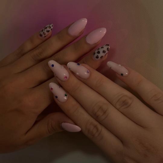 Almari Beauty Concept #kragujevac Korekcija noktiju Korekcija noktiju - M dužina Nokti
