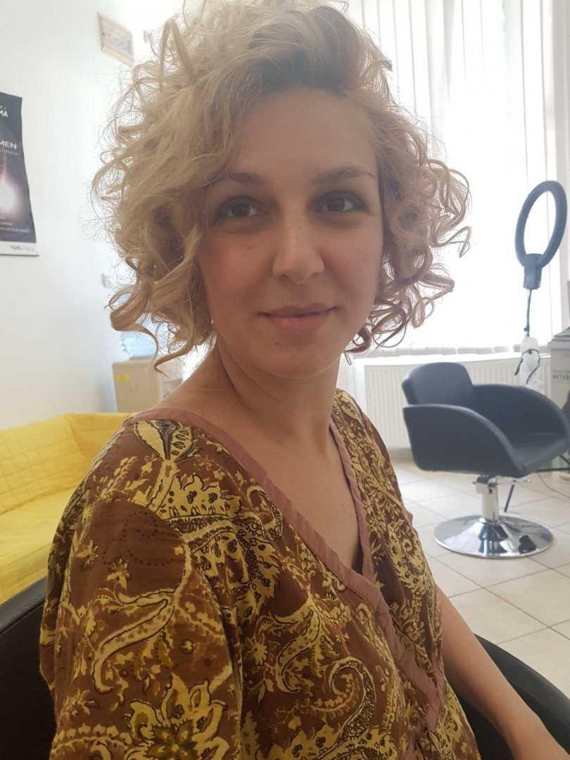Cut 'n' Go #novisad Uvijanje, lokne i talasi Lokne na presu / figaro - kosa srednje dužine