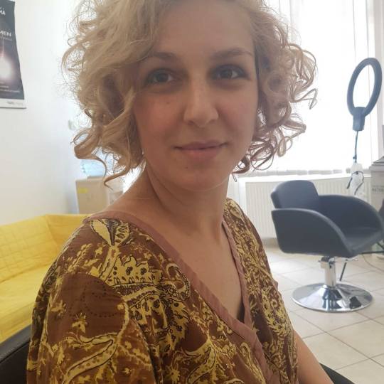 Cut 'n' Go #novisad Uvijanje, lokne i talasi Lokne na presu / figaro - kosa srednje dužin