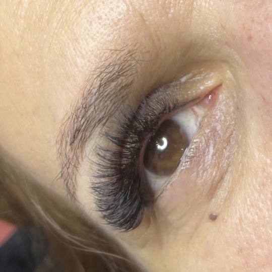 Nini beauty studio #beograd Nadogradnja trepavica Nadogradnja trepavica - ruski volumen