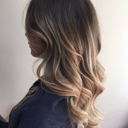 Art Win #krusevac Bojenje kose balayage tehnikom.