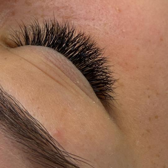 Beauty Studio Asja 2 #novisad Nadogradnja trepavica Nadogradnja trepavica ruski volumen - Ivana