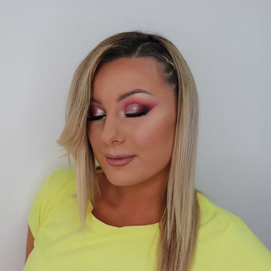 Profesionalno šminkanje + svečana frizura (podrazumeva dolazak sa čistom kosom) - M Studio 0303, Novi Sad Make-up / šminkanje Lice Make-up / šminkanje, Novi Sad, Sajmište, Detelinara, Banatić
