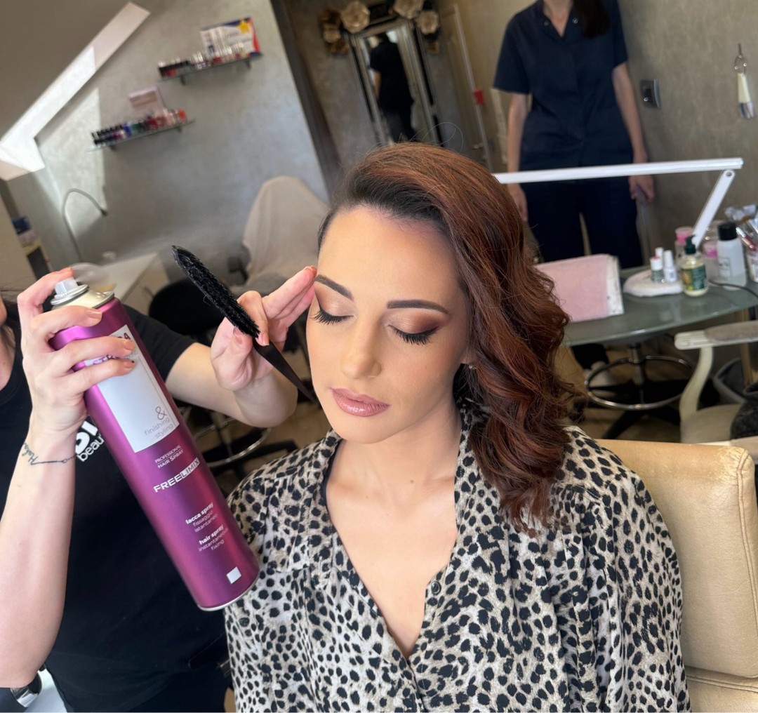 Bibi beauty centar #beograd Make-up / šminkanje Profesionalno šminkanje + veštačke trepavice + svečana frizura
