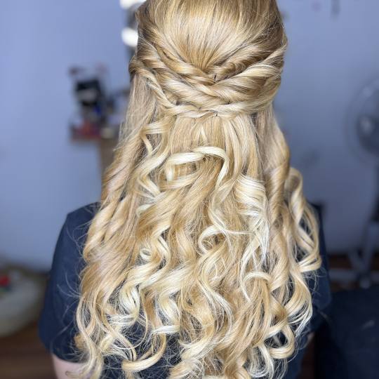 Golden beauty by Mimi #nis Uvijanje, lokne i talasi Talasi na presu - duga kosa Opustenija varijanta