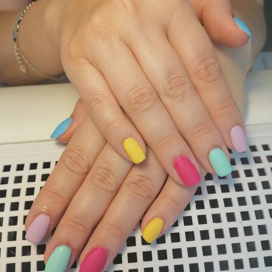Taci nail art #beograd Ojačavanje noktiju Ojačavanje prirodnih noktiju gelom