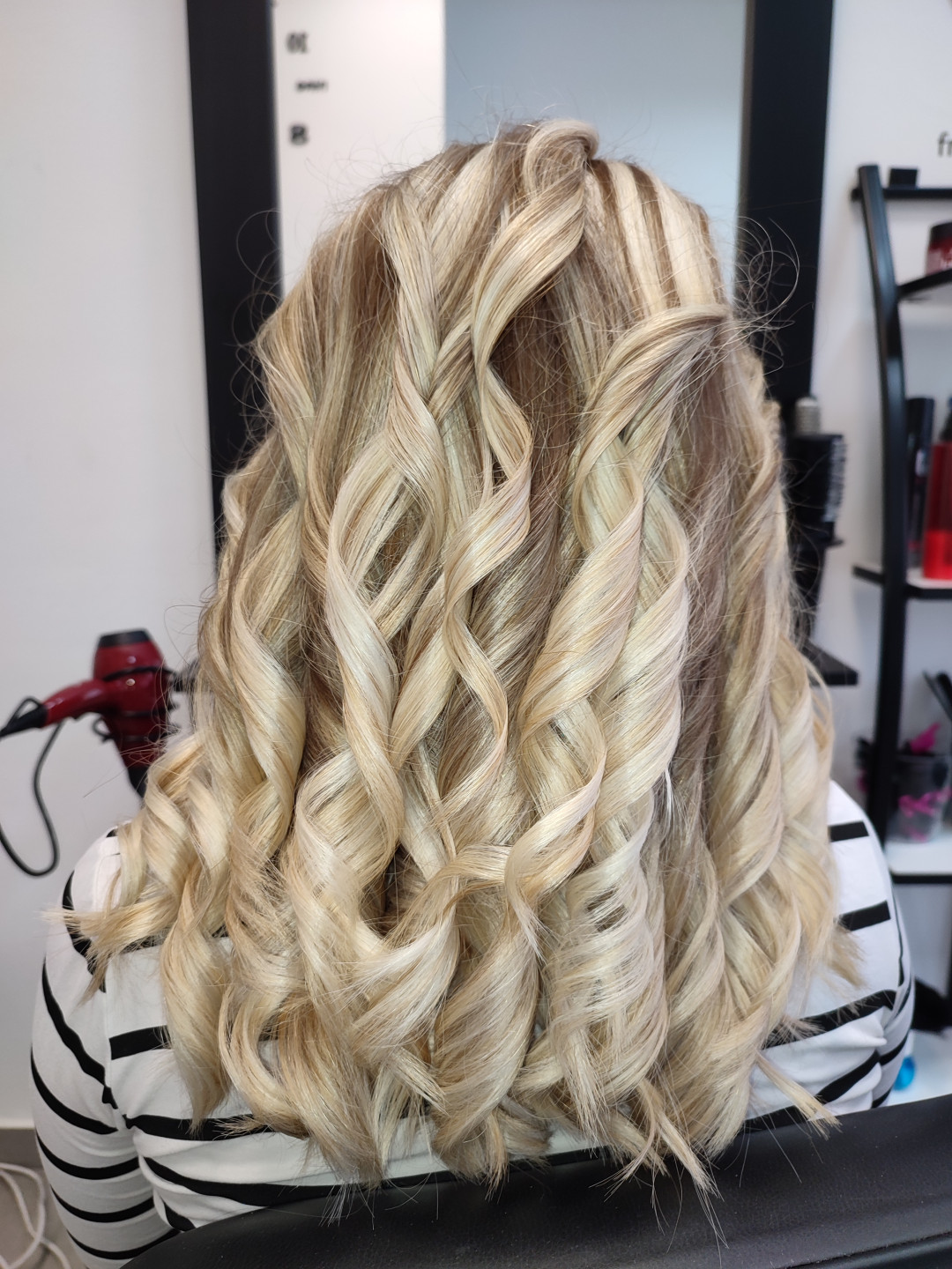 Infinity Hair #novisad Feniranje i stilizovanje Talasi na peglu bez pranja - extra duga kosa