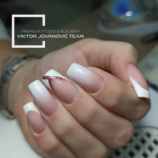 BEAUTY CENTER Viktor Jovanović #subotica Izlivanje noktiju Korekcija noktiju - S velicina