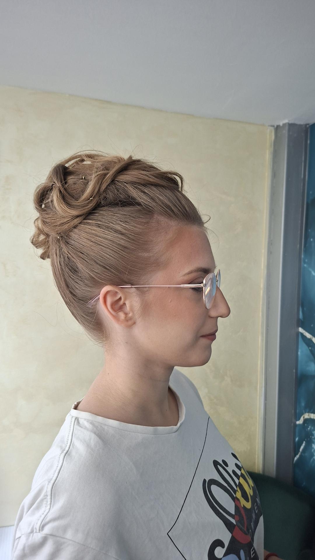 Svecane frizure pundje - Beauty style hair J&D, Novi Sad Pletenice, kike, punđe Frizerski saloni Pletenice, kike, punđe, Novi Sad, Sajmište, Detelinara, Banatić