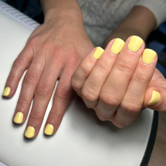 Shishi beauty studio #beograd Ojačavanje noktiju Ojačavanje prirodnih noktiju gelom - S dužina Pr