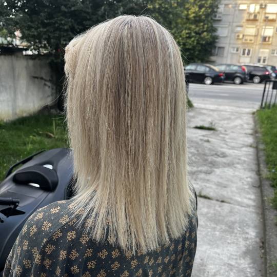 Wolf Cut #beograd Pramenovi Pramenovi na foliju+preliv+feniranje - kosa srednje dužine do ramena