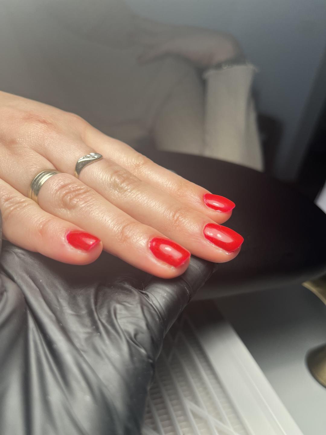 Amelini beauty concept #beograd Gel lak Manikir + gel lak RUBER baza + boja