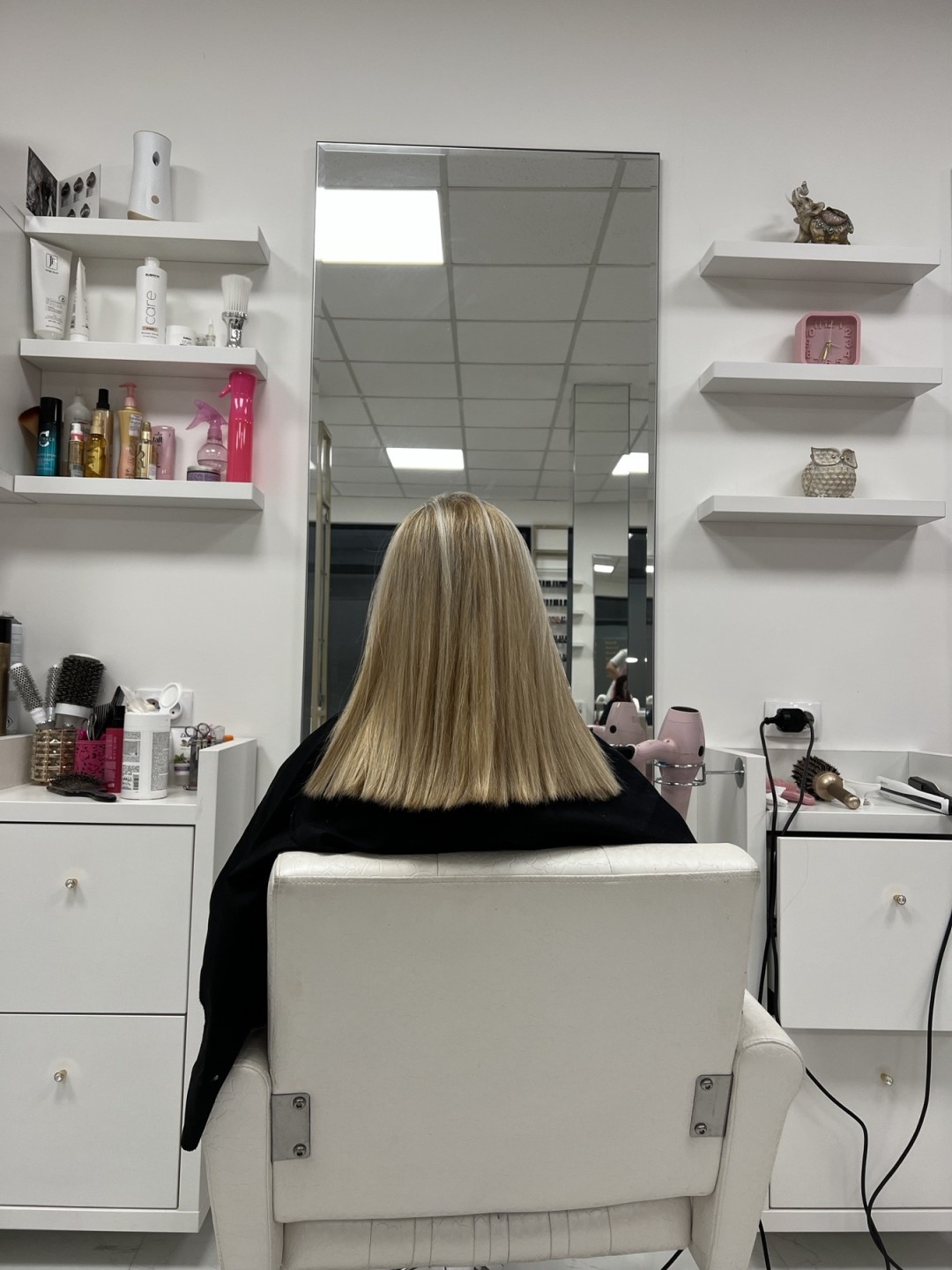 Grkinja Beauty Studio #krusevac Ombre, sombre, balayage Balayage + preliv + feniranje na ravno - kratka kosa