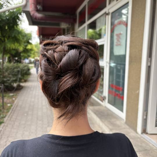 Beauty studio S #novisad Svečane i frizure za svadbu Svečana frizura - duga kosa