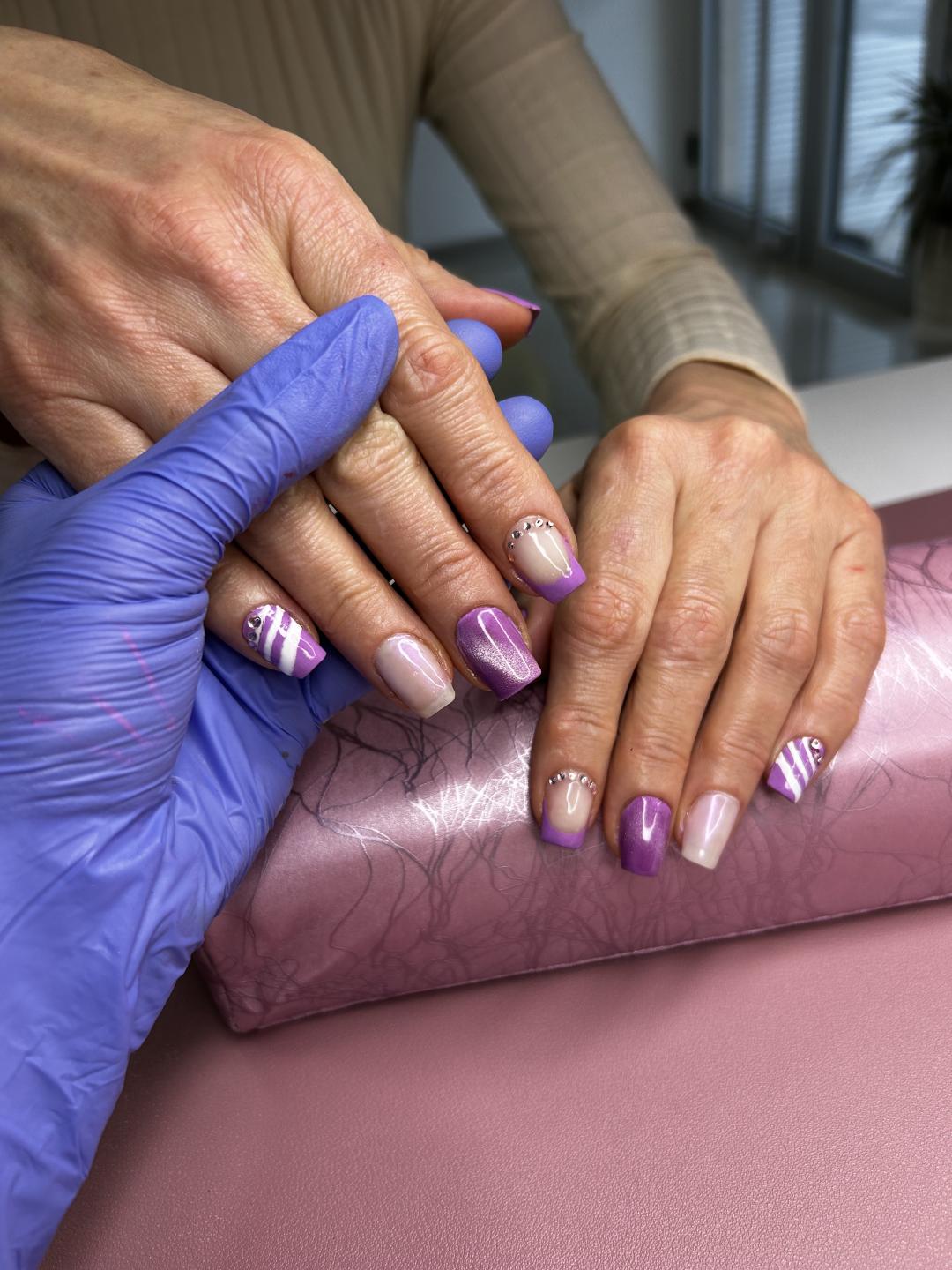 Izlivanje noktiju gelom - S dužina - Mila Beauty Centar, Beograd Izlivanje noktiju Nokti Izlivanje noktiju, Beograd, Bežanijska kosa, Bežanija, Ledine, Surčin